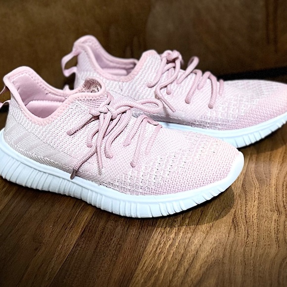 Women’s AVIA athletic shoes